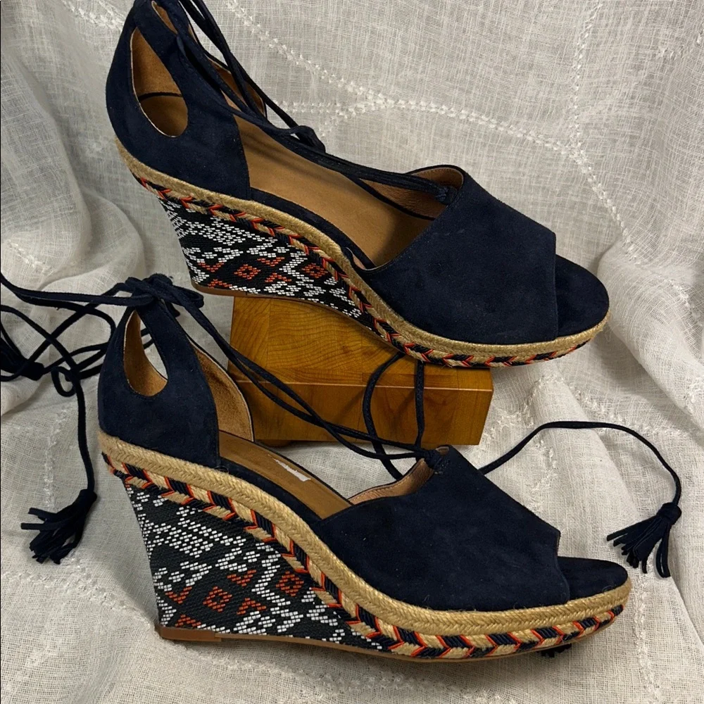 NWOT Cabi leather wedge wrap around ankle leather shoe